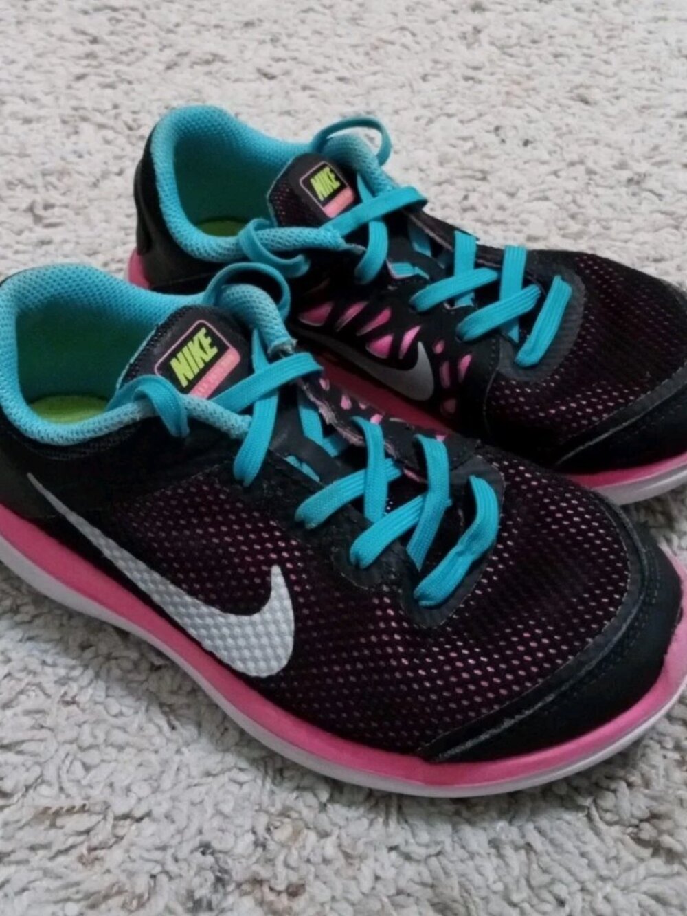 Nike Flex 2016 Run (GS) Girl's Size 1Y Running Shoes Black, Pink, Blue